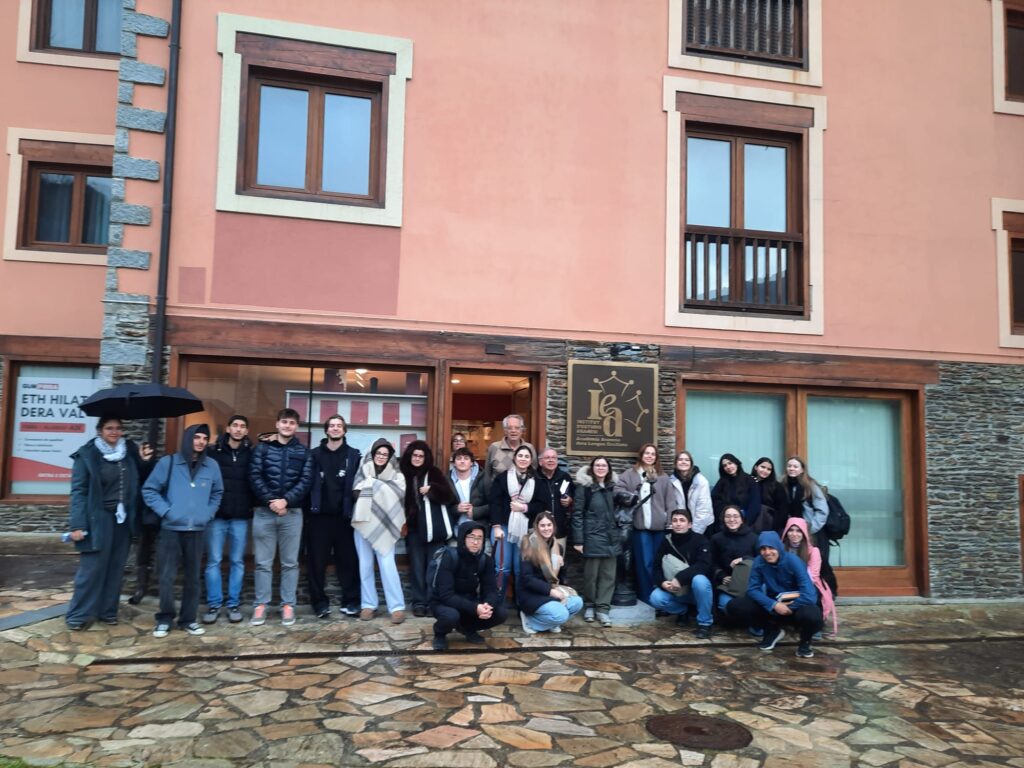 Es alumnes deth grad d’Arquitectura dera UIC visiten era Acadèmia